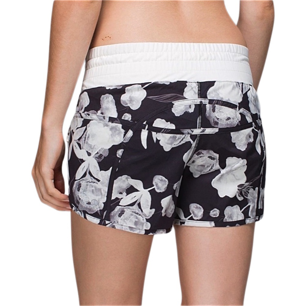 LULULEMON Tracker Short‎ II 2-way Stretch in Inky Floral/Black Ghost